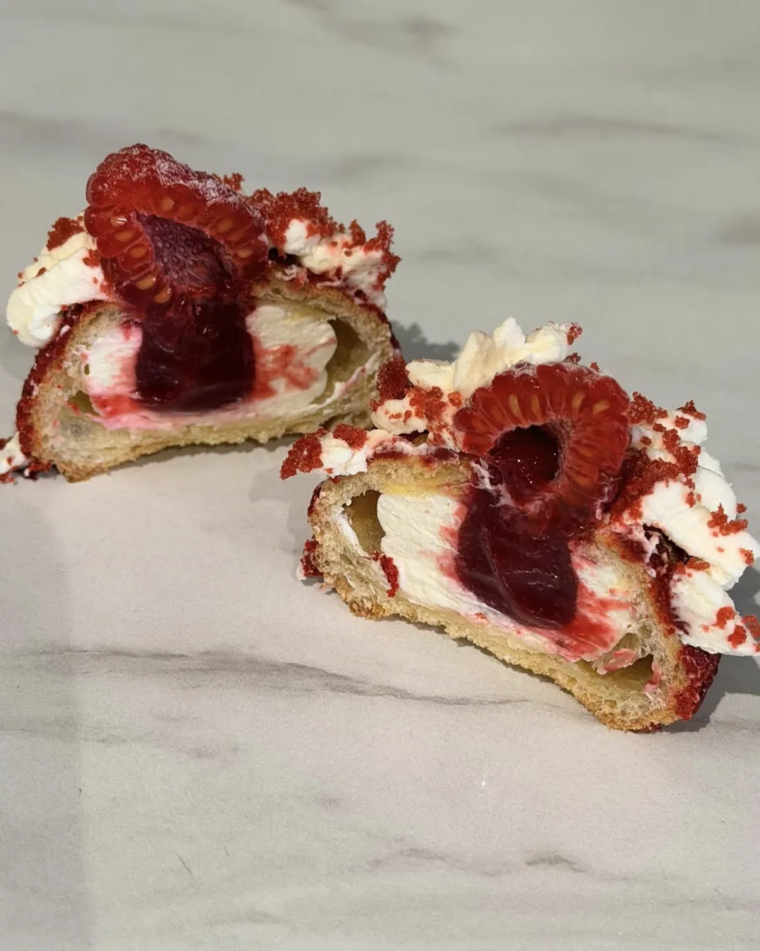 Choux met framboos en cremeux