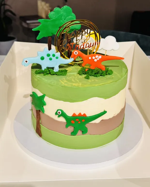 Dinosaur cake with palm trees