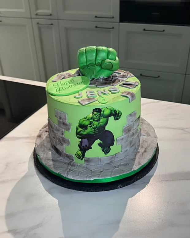 Hulk on a stone wall