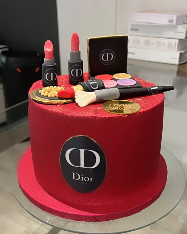 Cake with make-up made of sugar