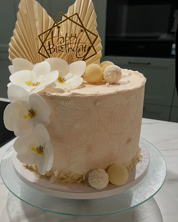 Ivory with orchids and a golden fan
